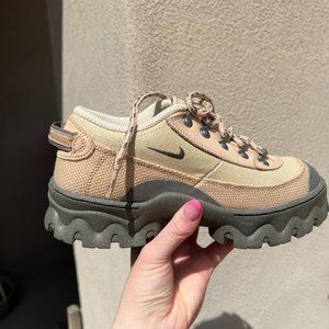 NEW Women's Nike Lahar Low Canvas Sneakers